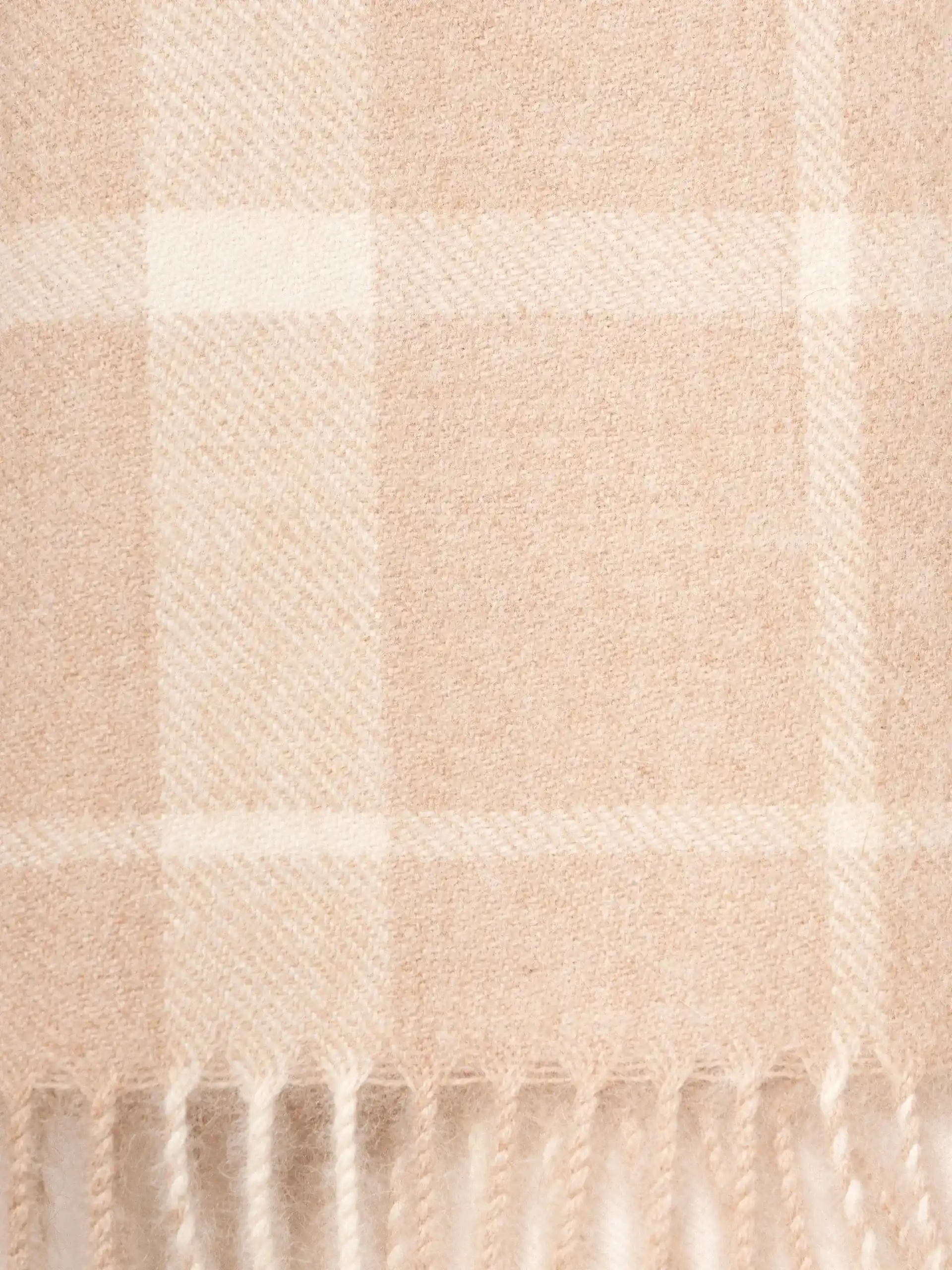 Textura de bufanda de baby alpaca a cuadros beige y blanco natural
