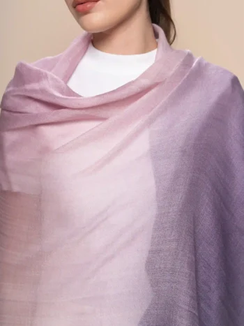 Textura de chal de baby alpaca lavanda y morado
