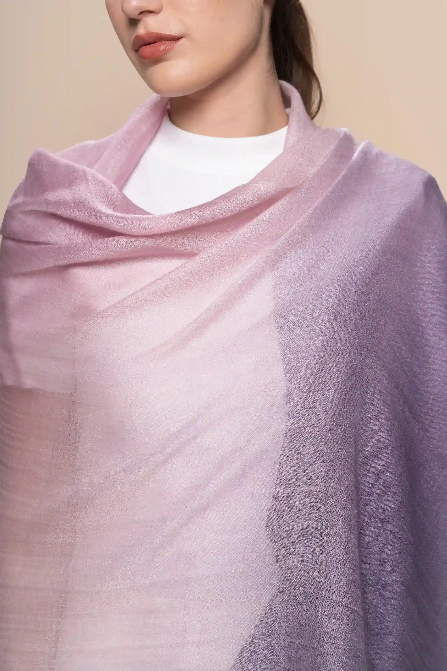 Textura de chal de baby alpaca lavanda y morado